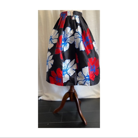 Formal/ Puffy Skirt - Picture 2 of 6